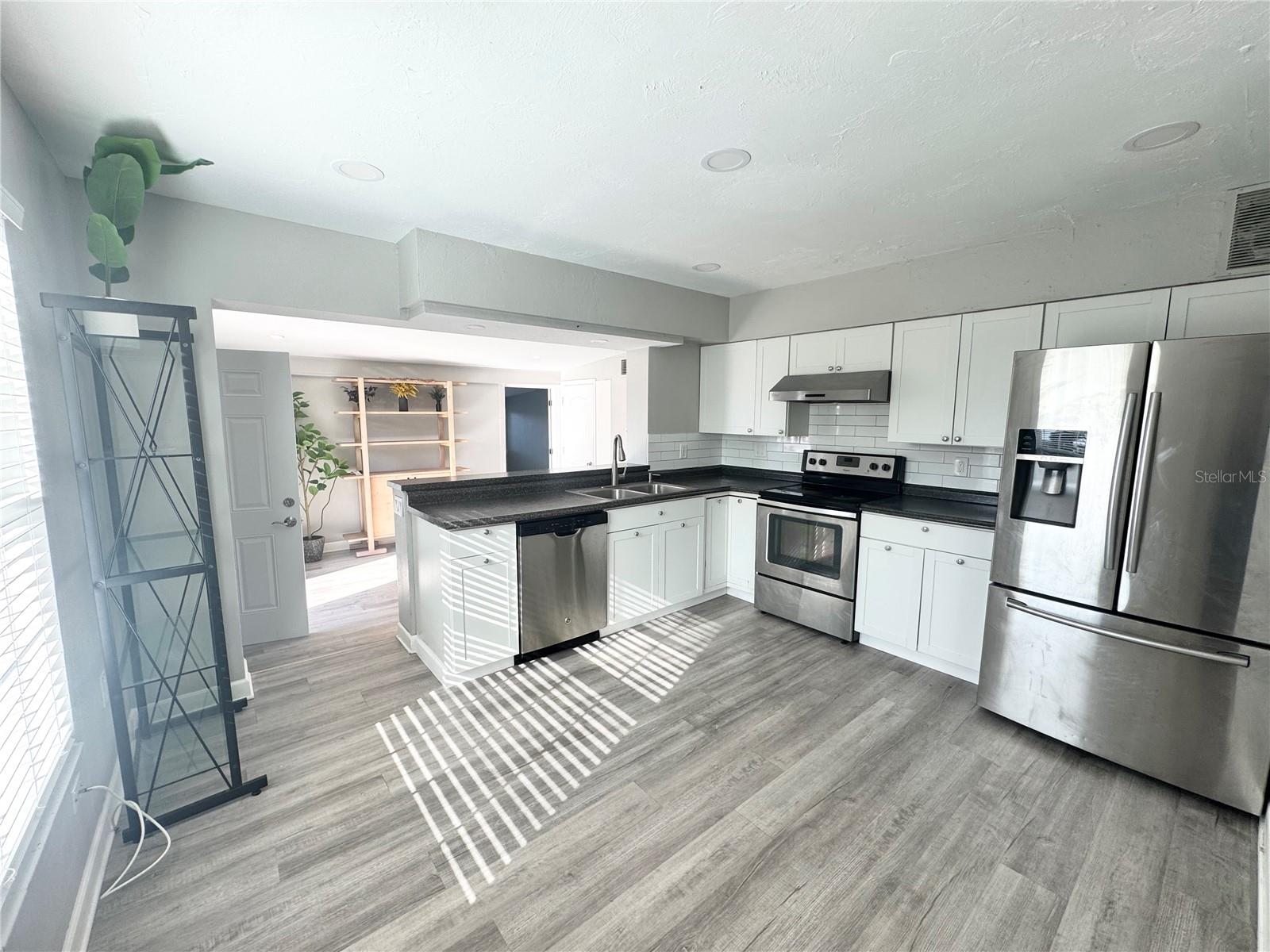 3913 S SHADE AVE, SARASOTA, FL, 34231