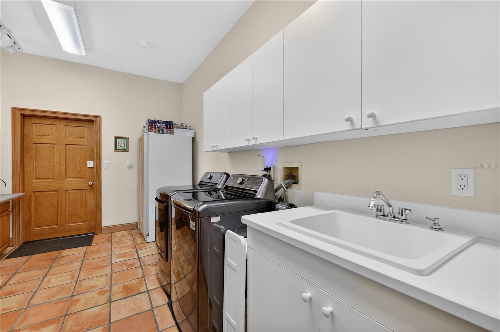 16238 E SHIRLEY SHORES RD, TAVARES, FL, 32778