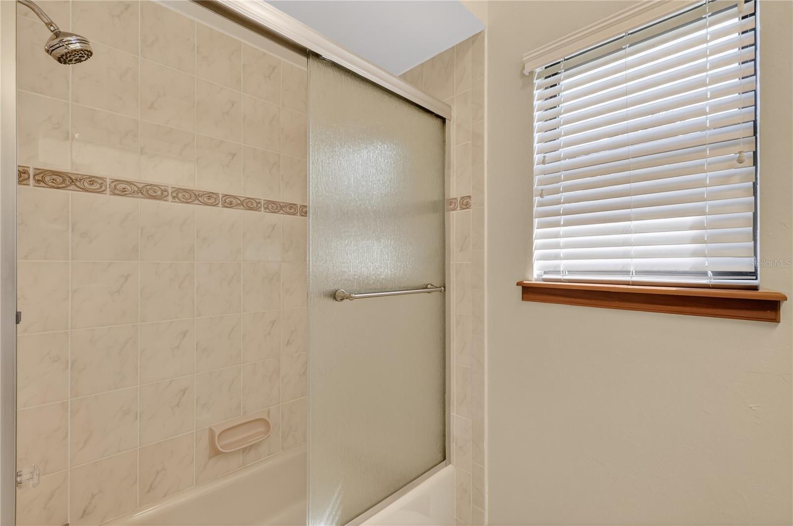 16238 E SHIRLEY SHORES RD, TAVARES, FL, 32778