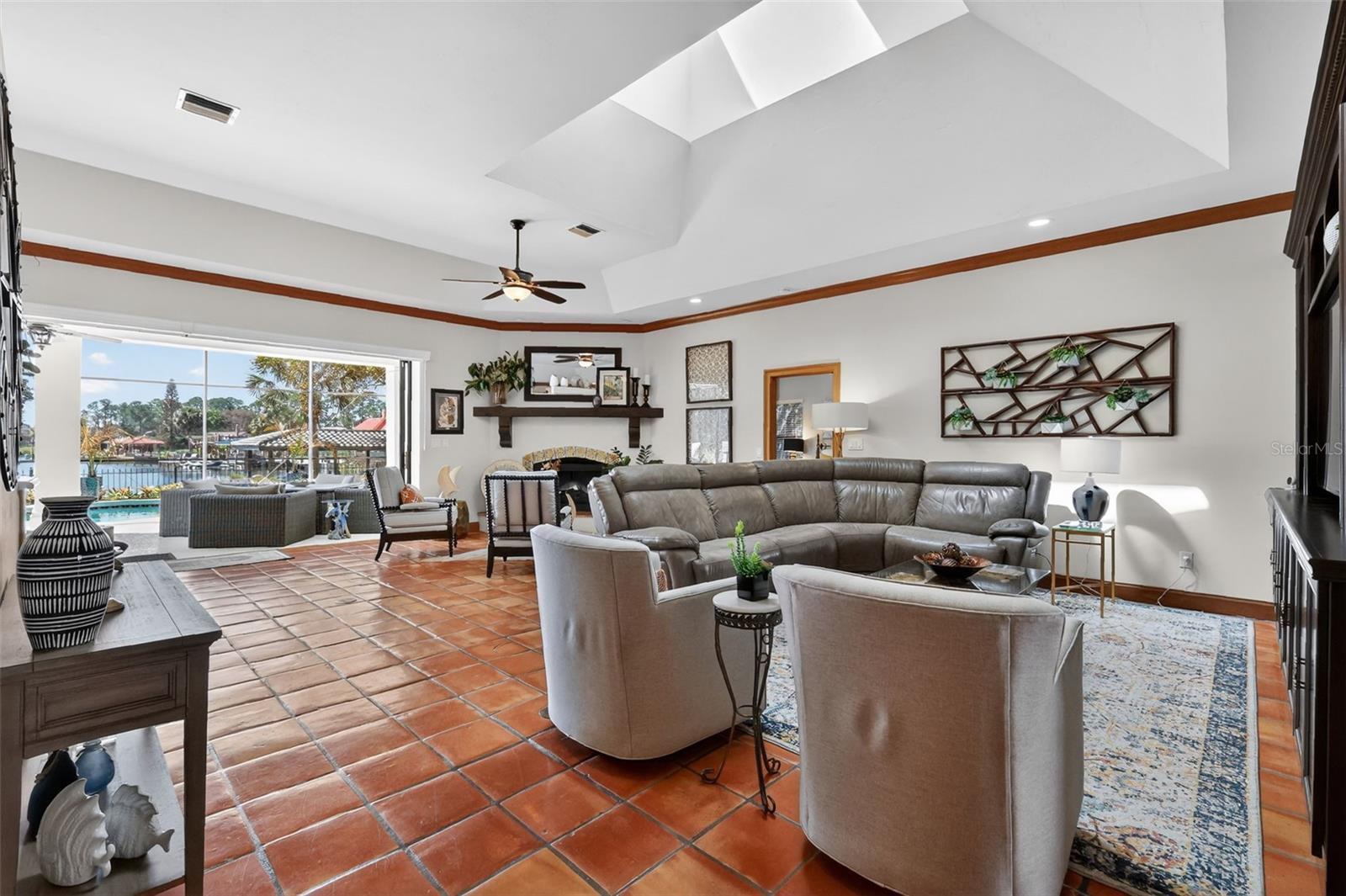 16238 E SHIRLEY SHORES RD, TAVARES, FL, 32778