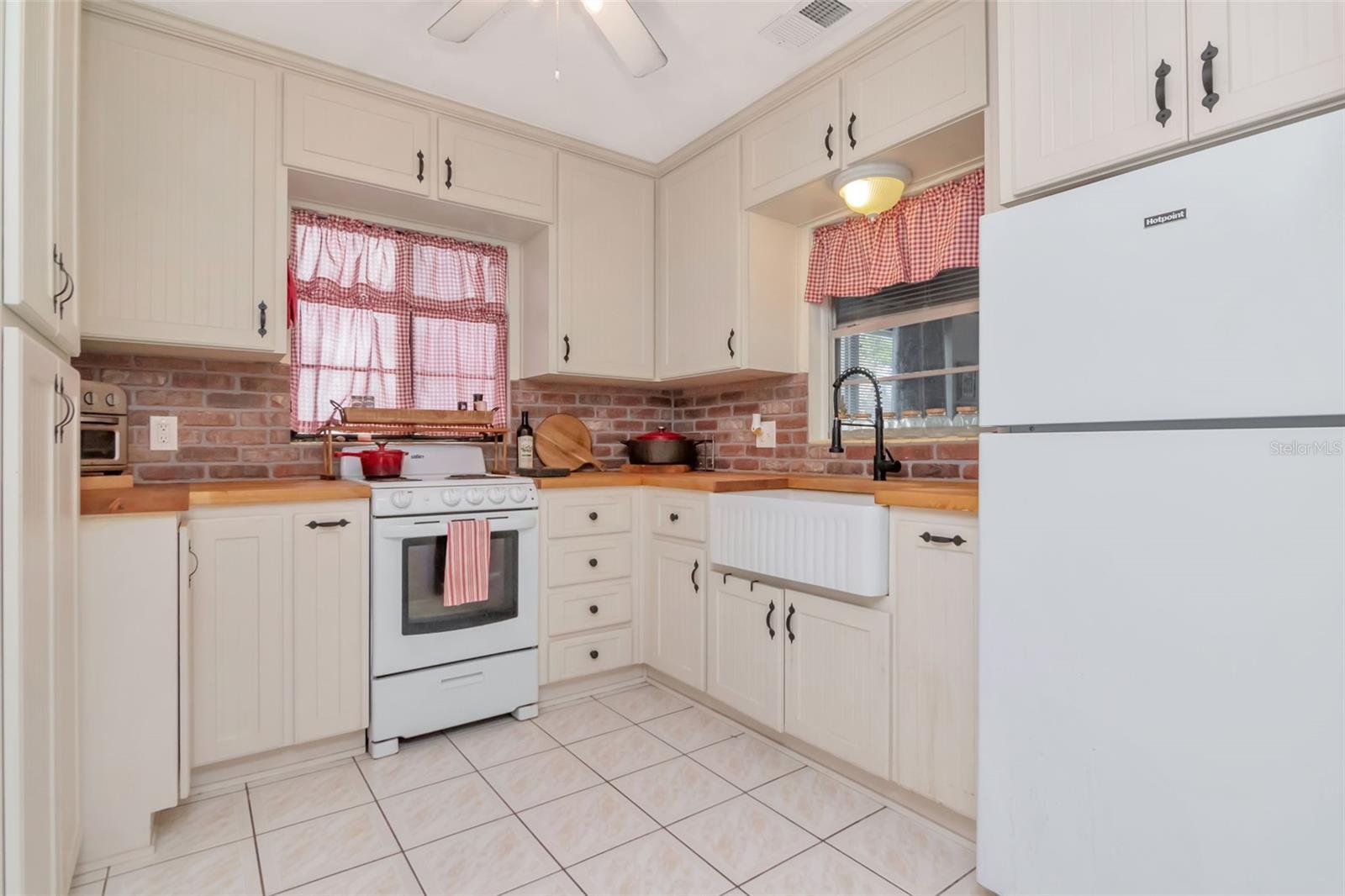 5834 MONTANA AVE, NEW PORT RICHEY, FL, 34652