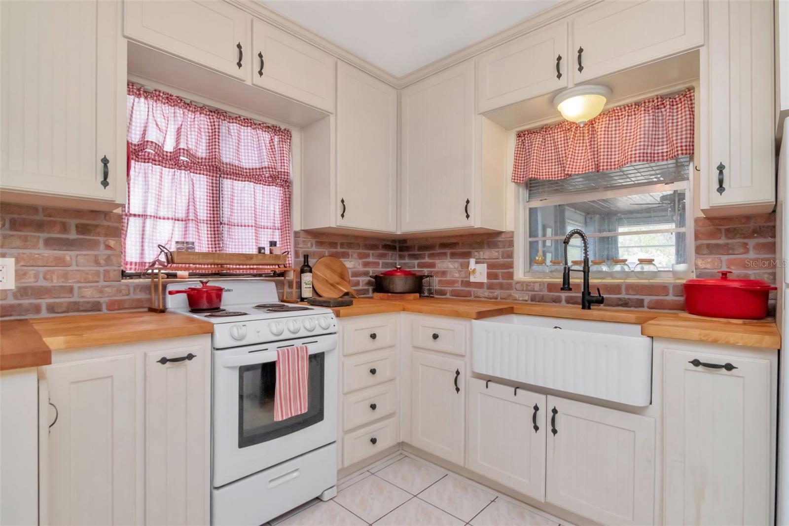 5834 MONTANA AVE, NEW PORT RICHEY, FL, 34652