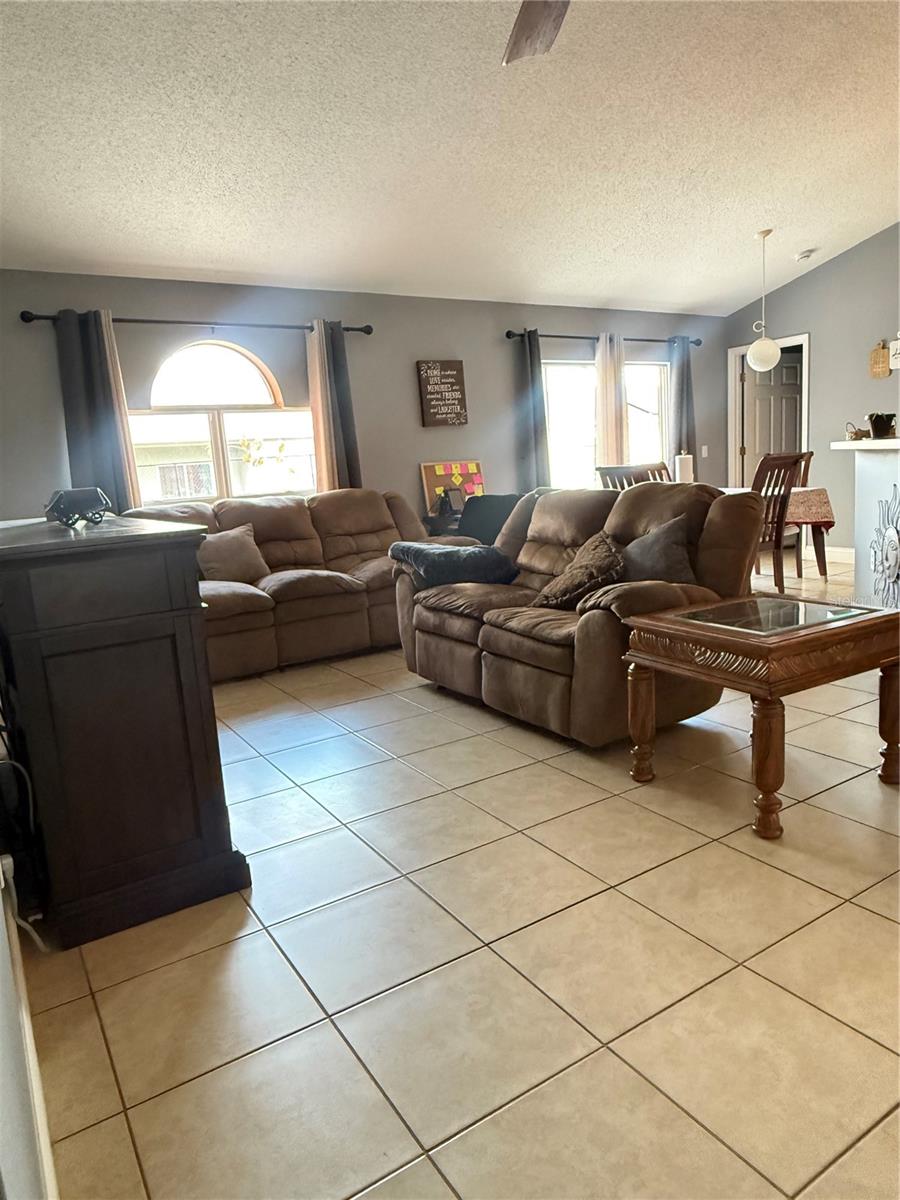 407 BLACKBIRD WAY, KISSIMMEE, FL, 34759