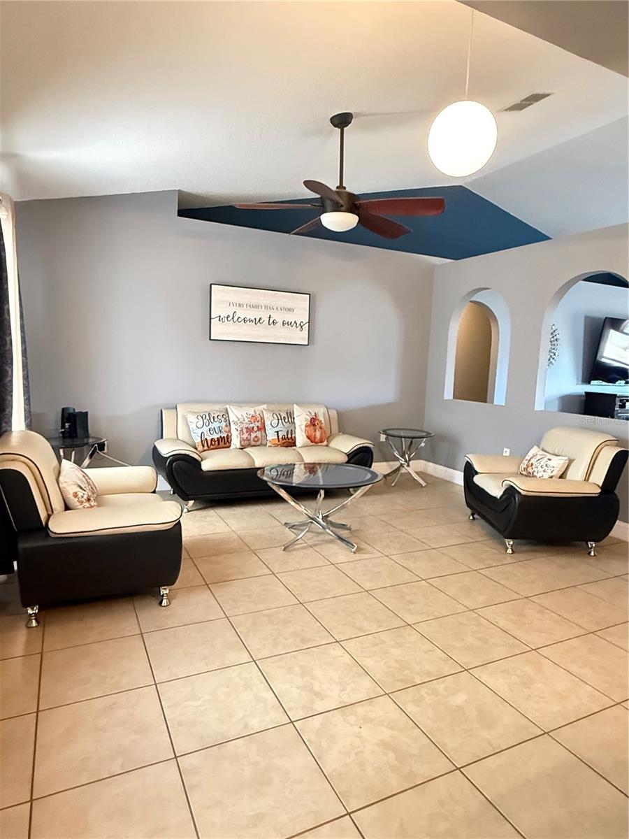 407 BLACKBIRD WAY, KISSIMMEE, FL, 34759