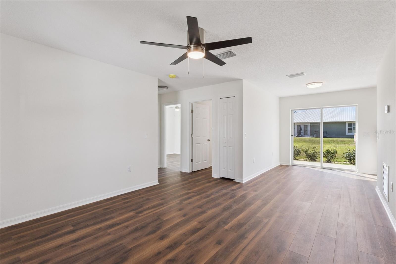 1073 N ROCKINGHAM AVE, TAVARES, FL, 32778