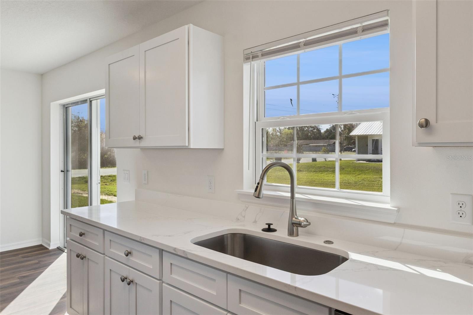 1073 N ROCKINGHAM AVE, TAVARES, FL, 32778