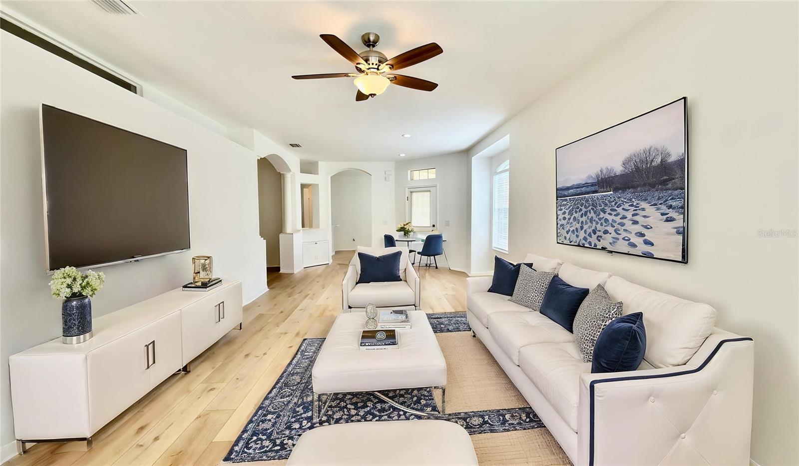 VIRTUAL STAGE LIVING ROOM