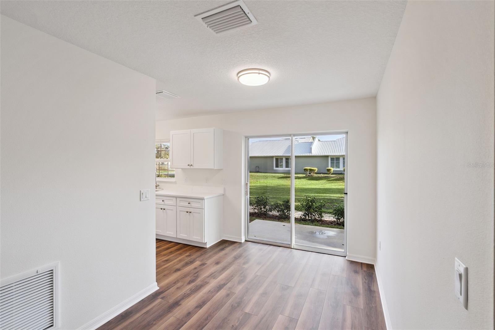 1075 N ROCKINGHAM AVE, TAVARES, FL, 32778