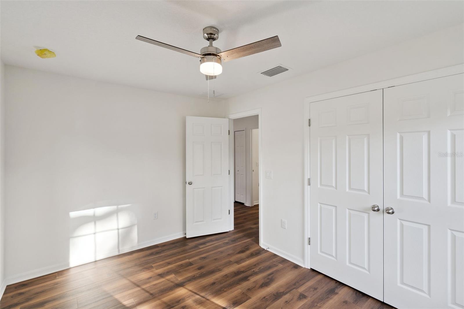 1075 N ROCKINGHAM AVE, TAVARES, FL, 32778