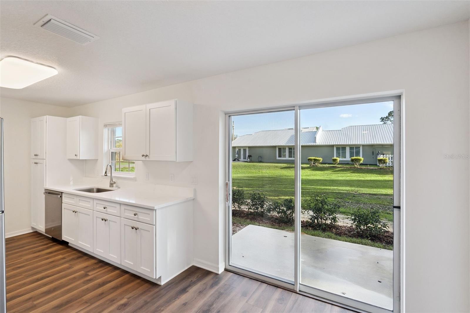 1075 N ROCKINGHAM AVE, TAVARES, FL, 32778