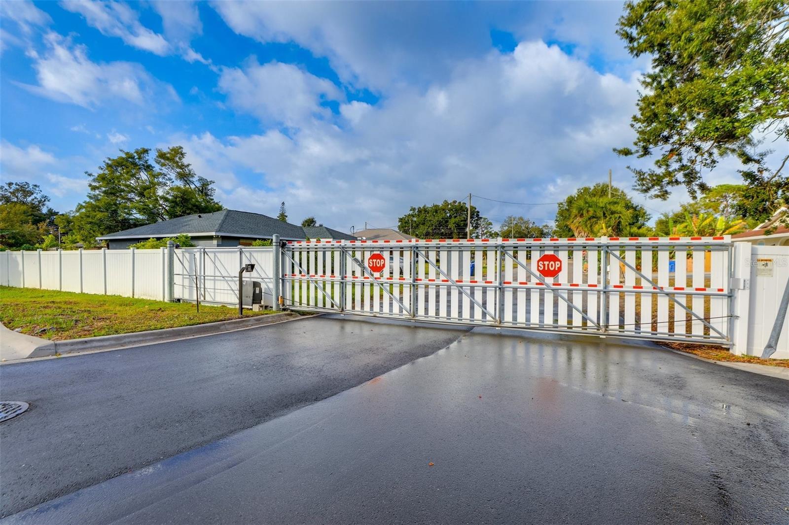 2441 6TH AVENUE DR E, BRADENTON, FL, 34208