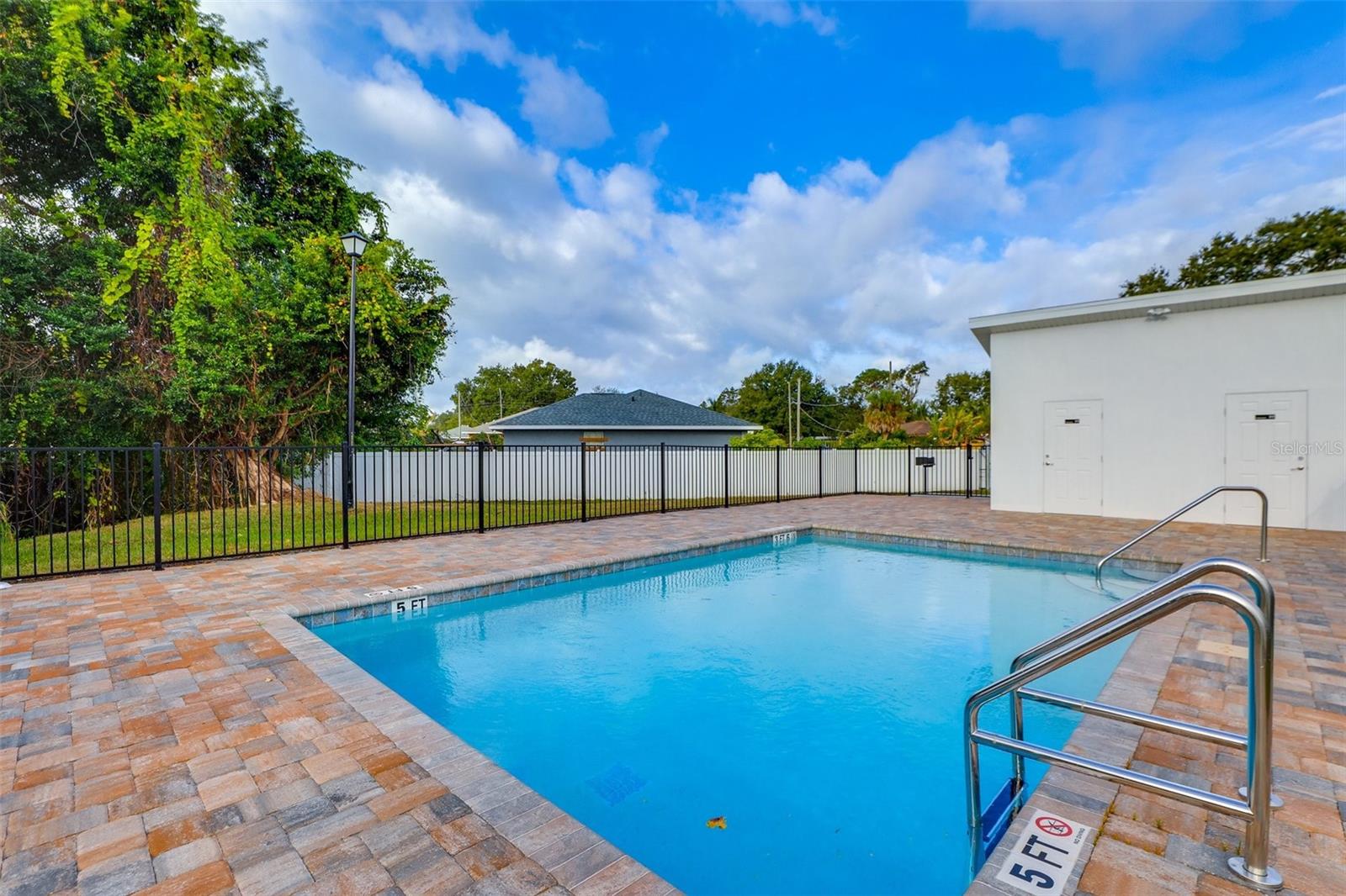 2441 6TH AVENUE DR E, BRADENTON, FL, 34208
