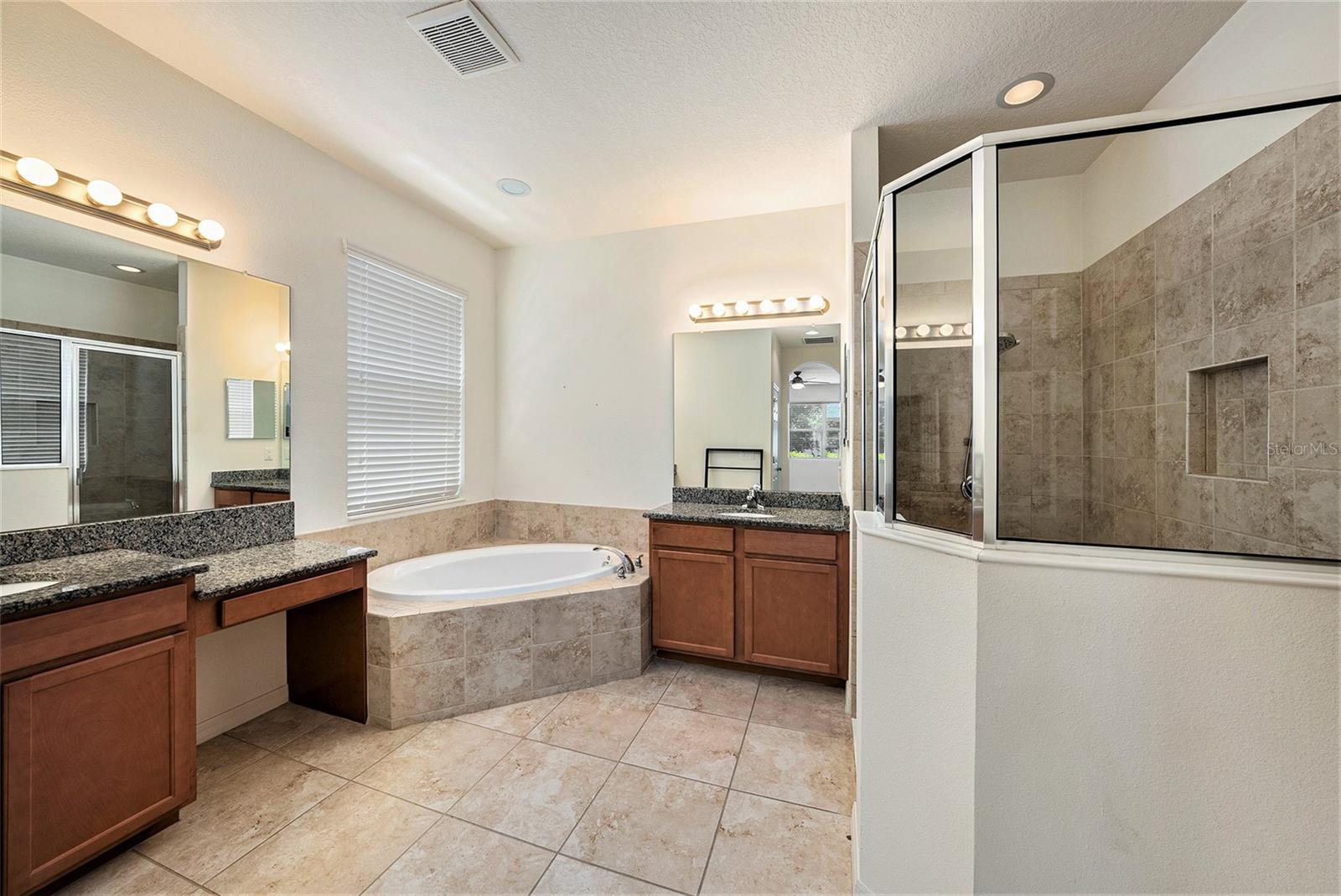 8202 WILLOW BEACH DR, RIVERVIEW, FL, 33578