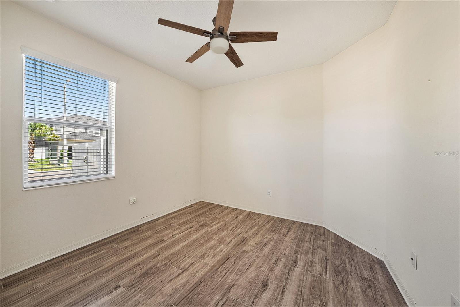 8202 WILLOW BEACH DR, RIVERVIEW, FL, 33578