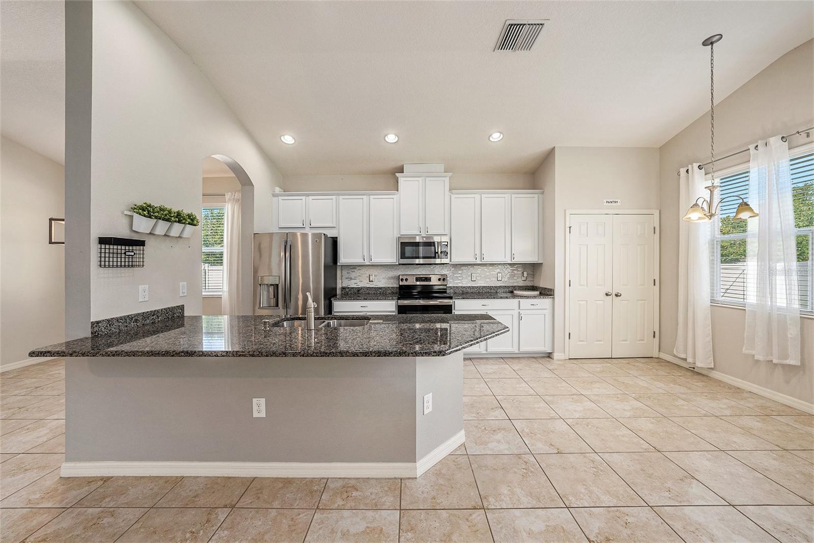 8202 WILLOW BEACH DR, RIVERVIEW, FL, 33578