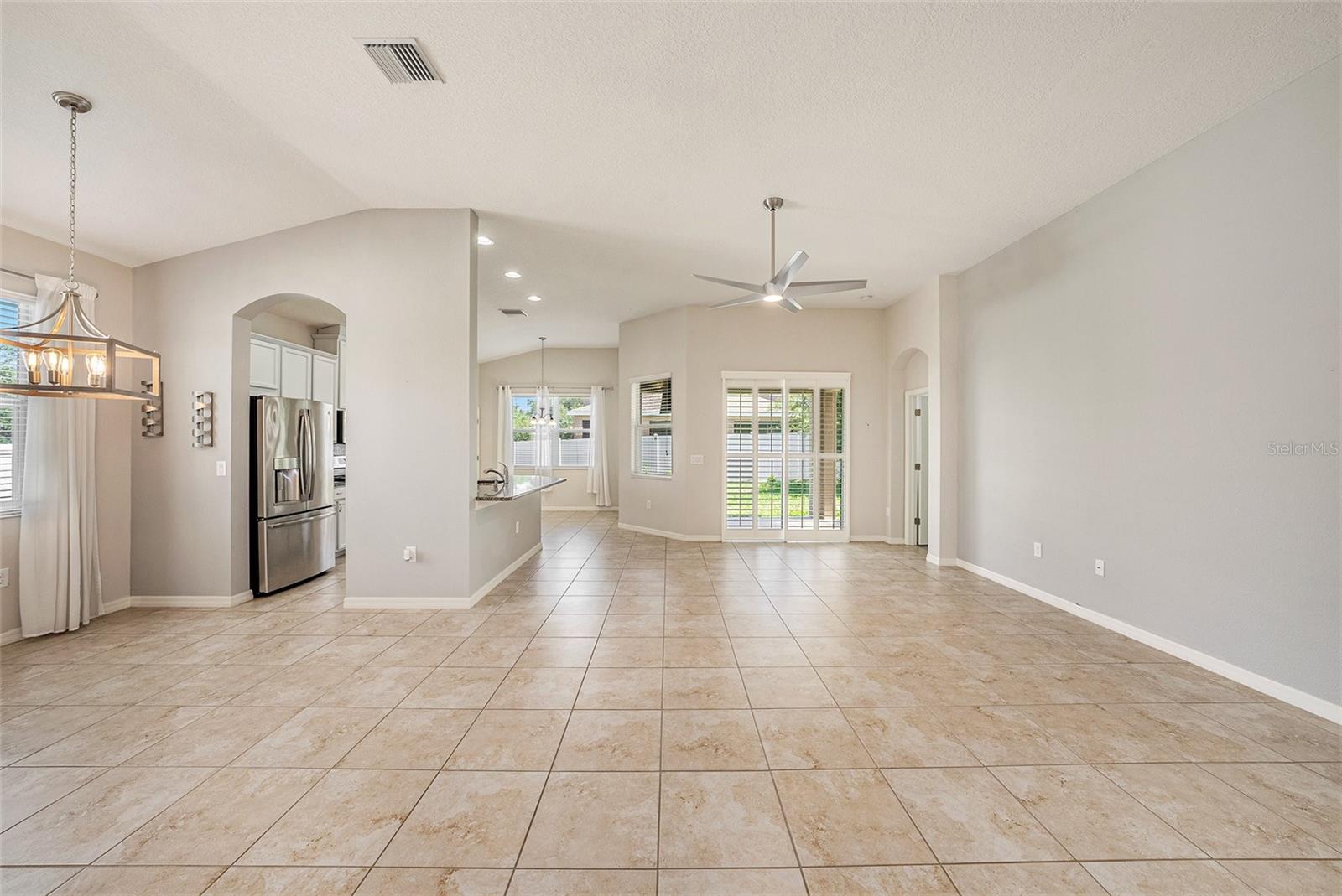 8202 WILLOW BEACH DR, RIVERVIEW, FL, 33578