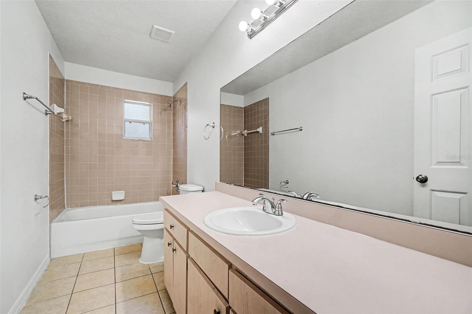 724 E 11TH AVE, MOUNT DORA, FL, 32757