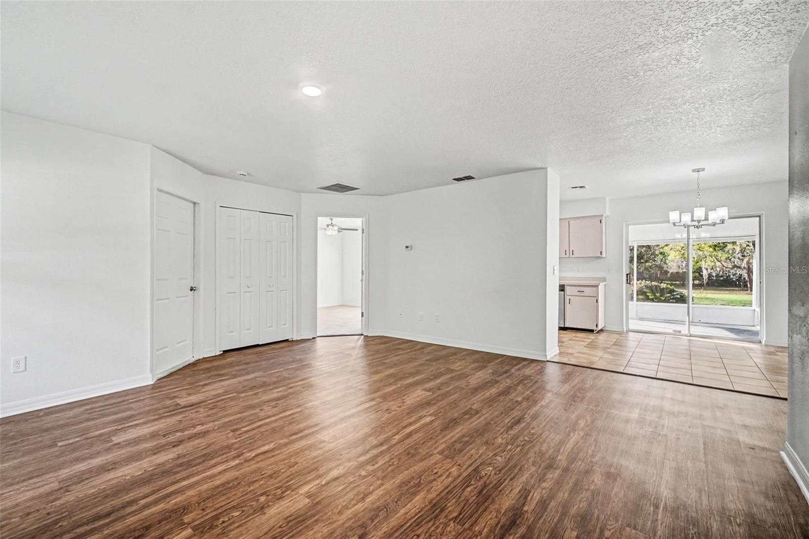 724 E 11TH AVE, MOUNT DORA, FL, 32757