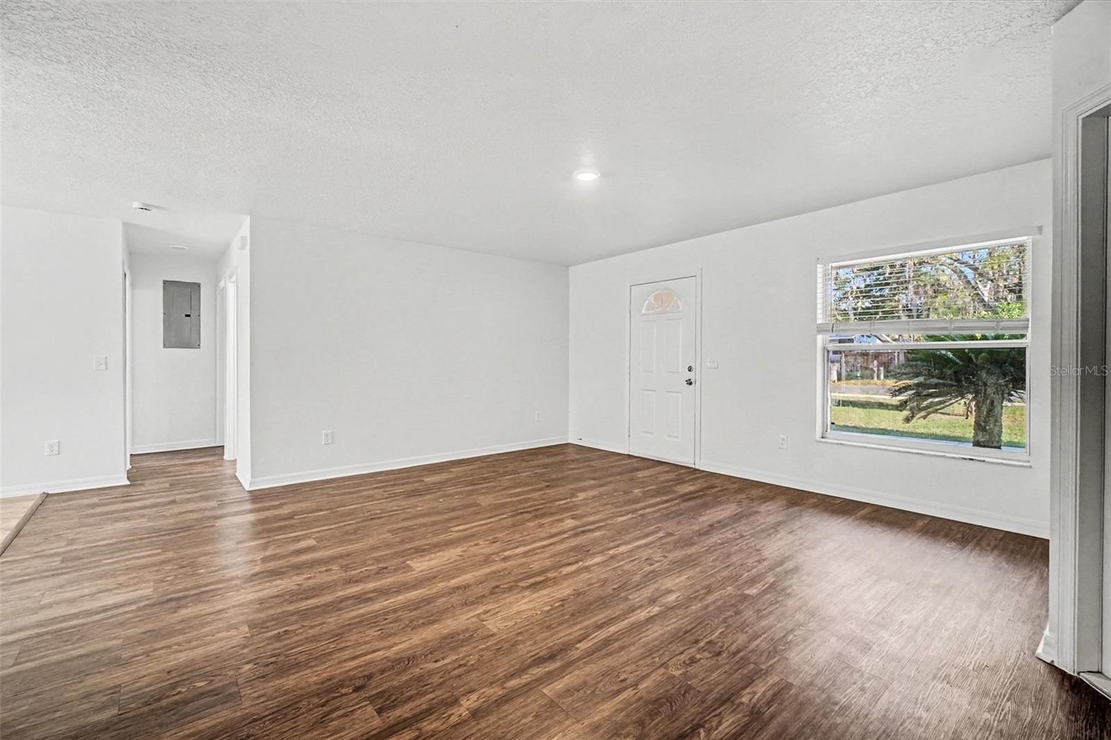 724 E 11TH AVE, MOUNT DORA, FL, 32757