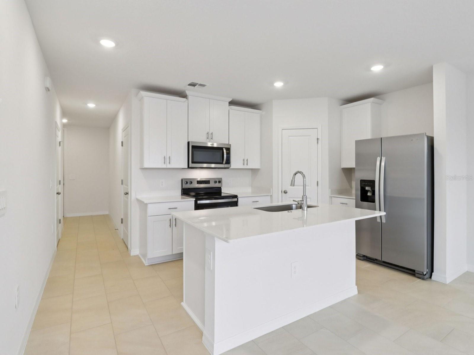 694 MUHLY WAY, LADY LAKE, FL, 32159