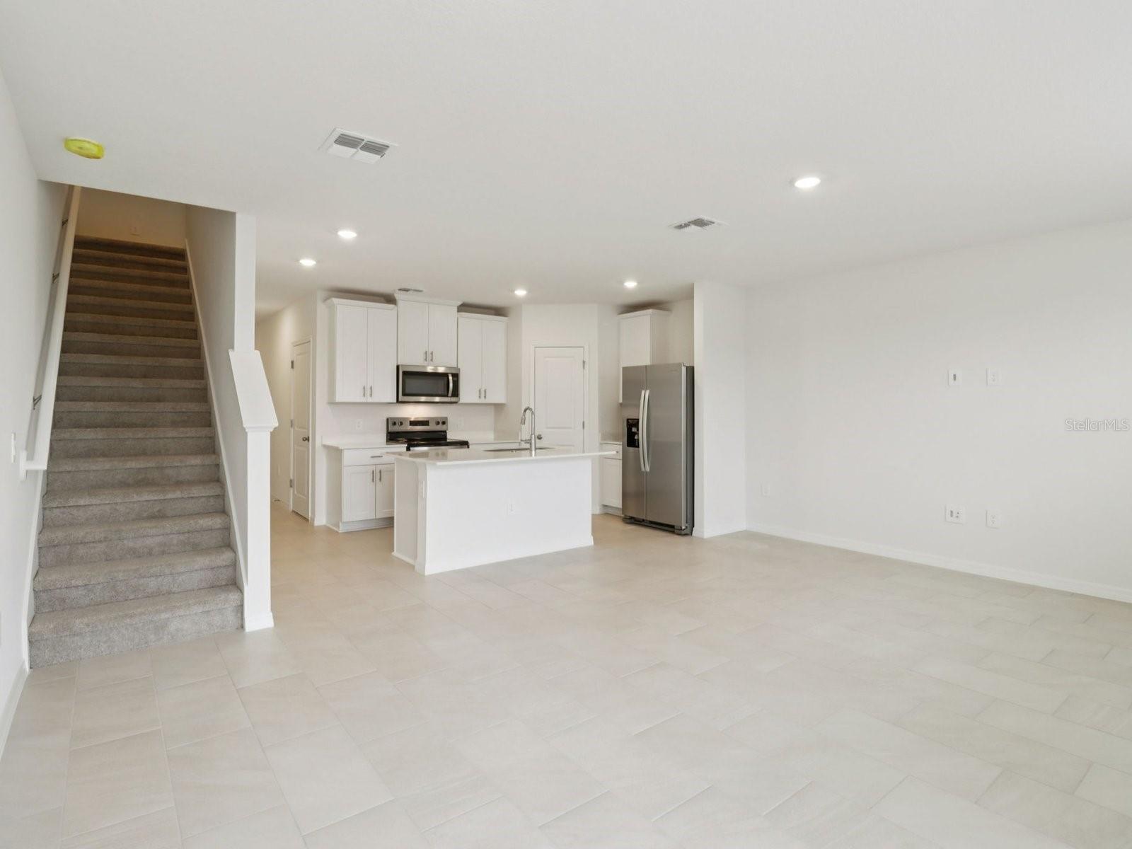 694 MUHLY WAY, LADY LAKE, FL, 32159