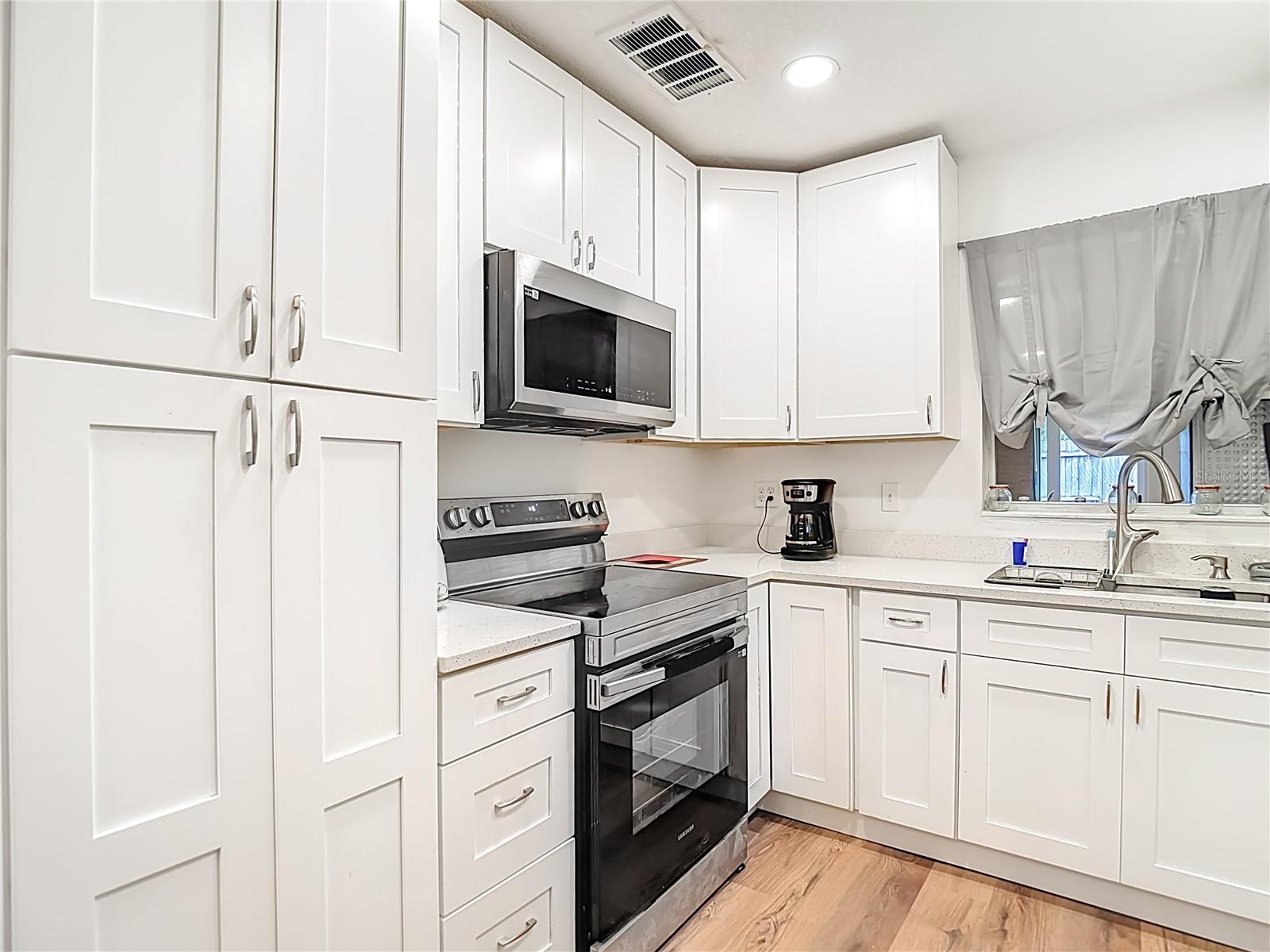 5110 GATEWAY DR, TAMPA, FL, 33615