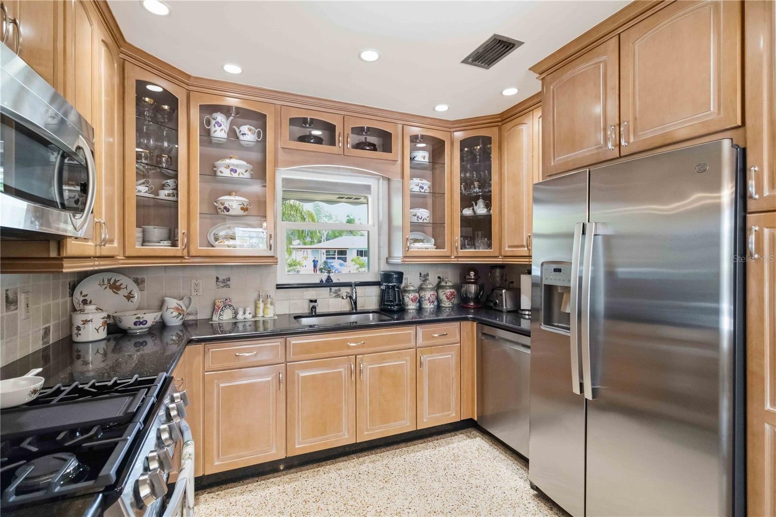 2068 SUNNYSIDE LN, SARASOTA, FL, 34239