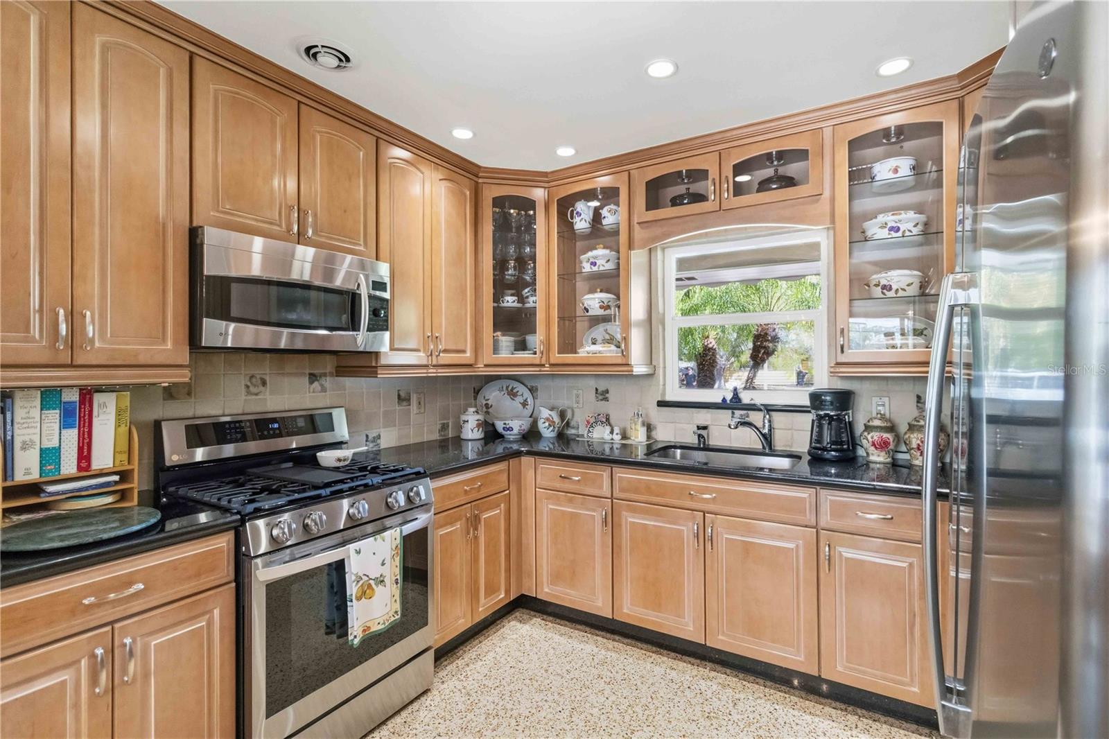 2068 SUNNYSIDE LN, SARASOTA, FL, 34239