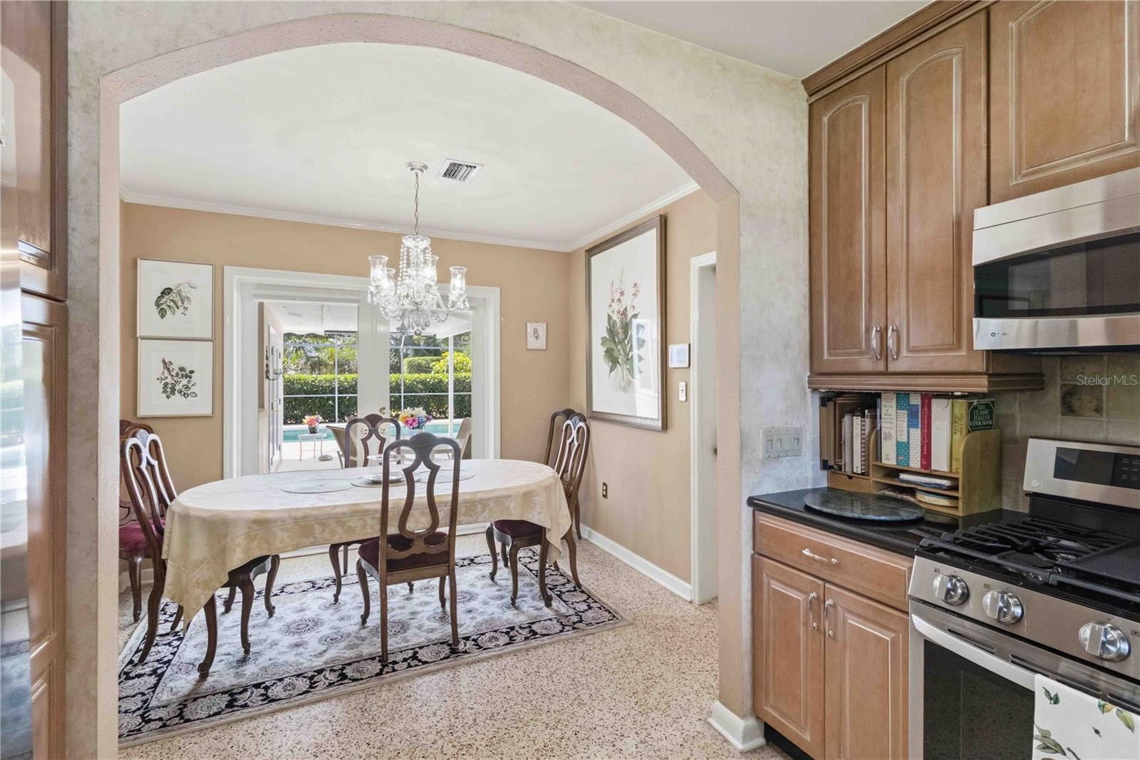 2068 SUNNYSIDE LN, SARASOTA, FL, 34239