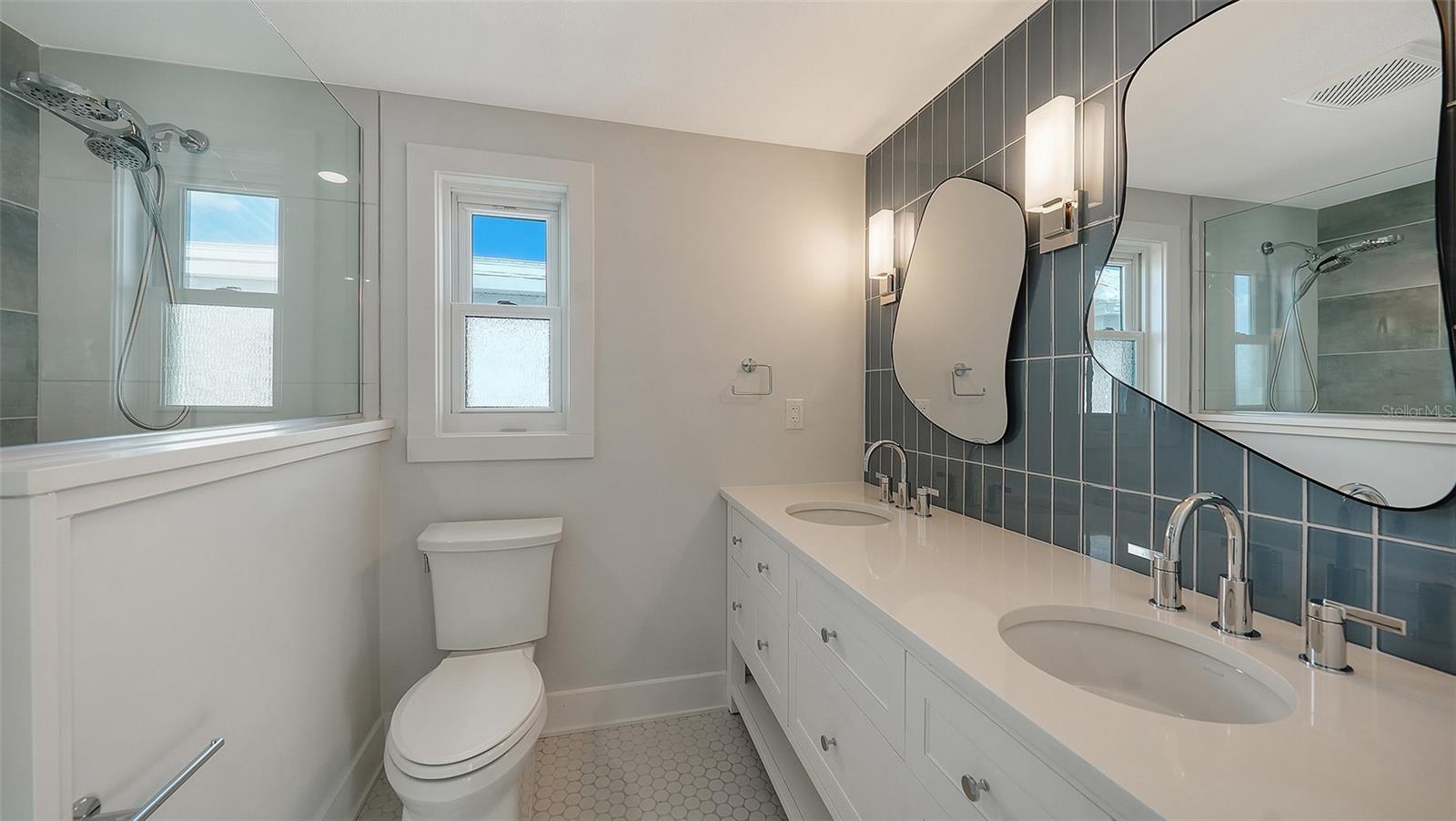 948 SPANISH DR S, LONGBOAT KEY, FL, 34228