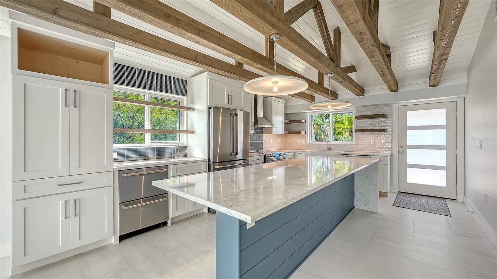 948 SPANISH DR S, LONGBOAT KEY, FL, 34228