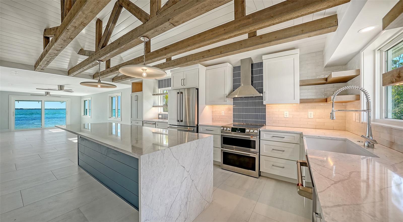 948 SPANISH DR S, LONGBOAT KEY, FL, 34228