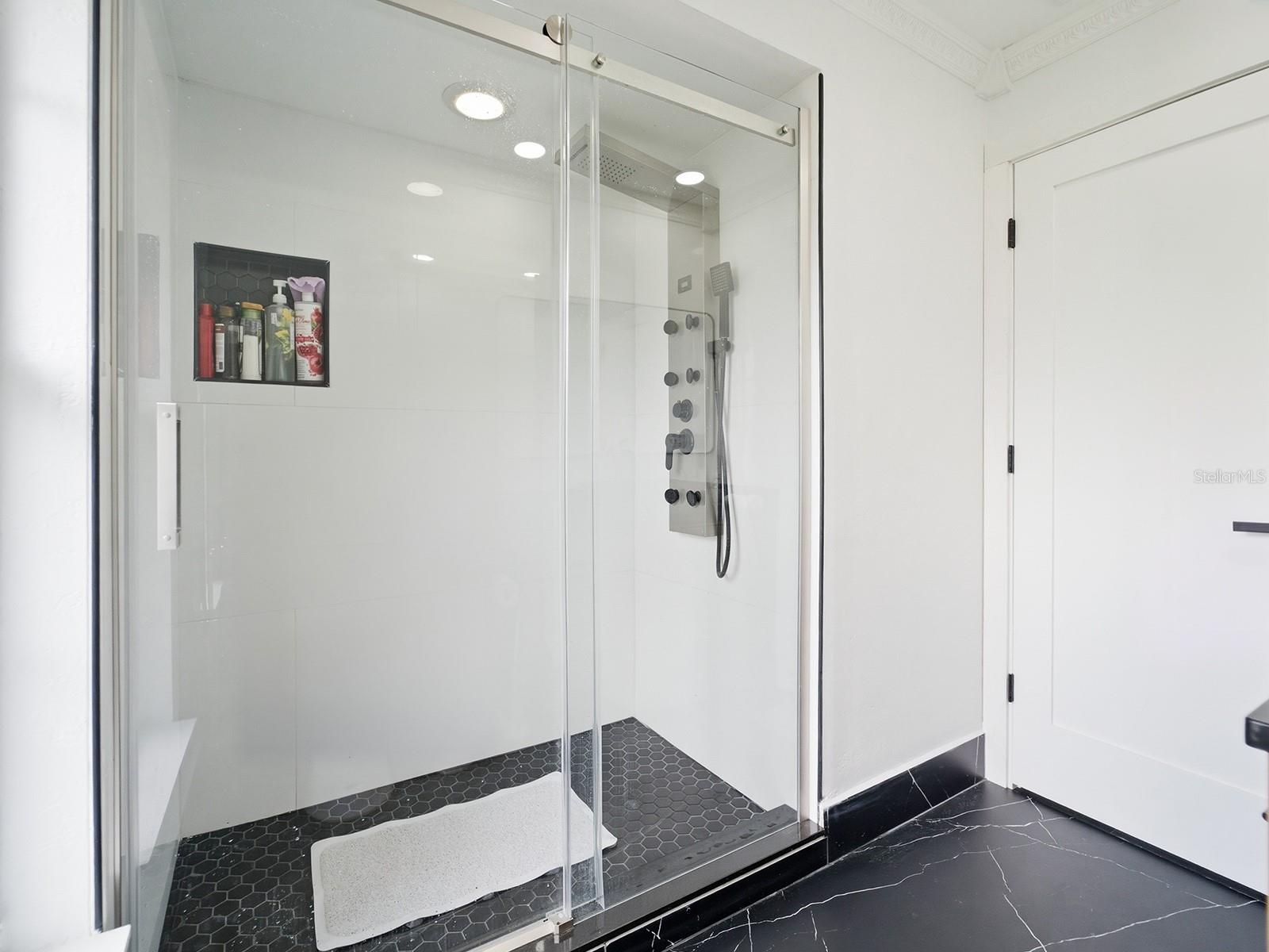 142 BARRINGTON DR, BRANDON, FL, 33511