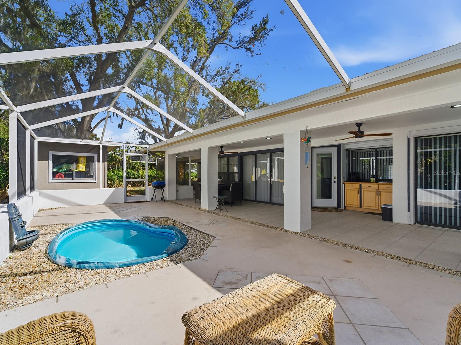 142 BARRINGTON DR, BRANDON, FL, 33511