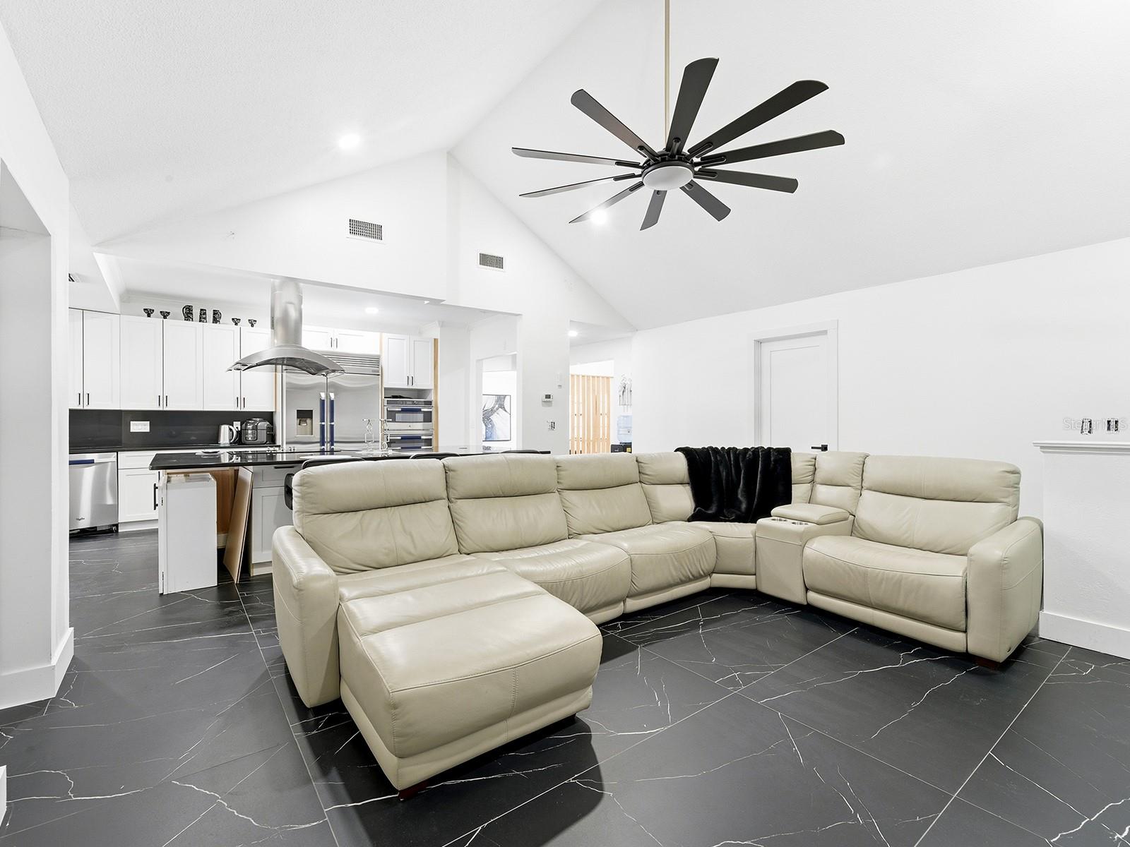 142 BARRINGTON DR, BRANDON, FL, 33511