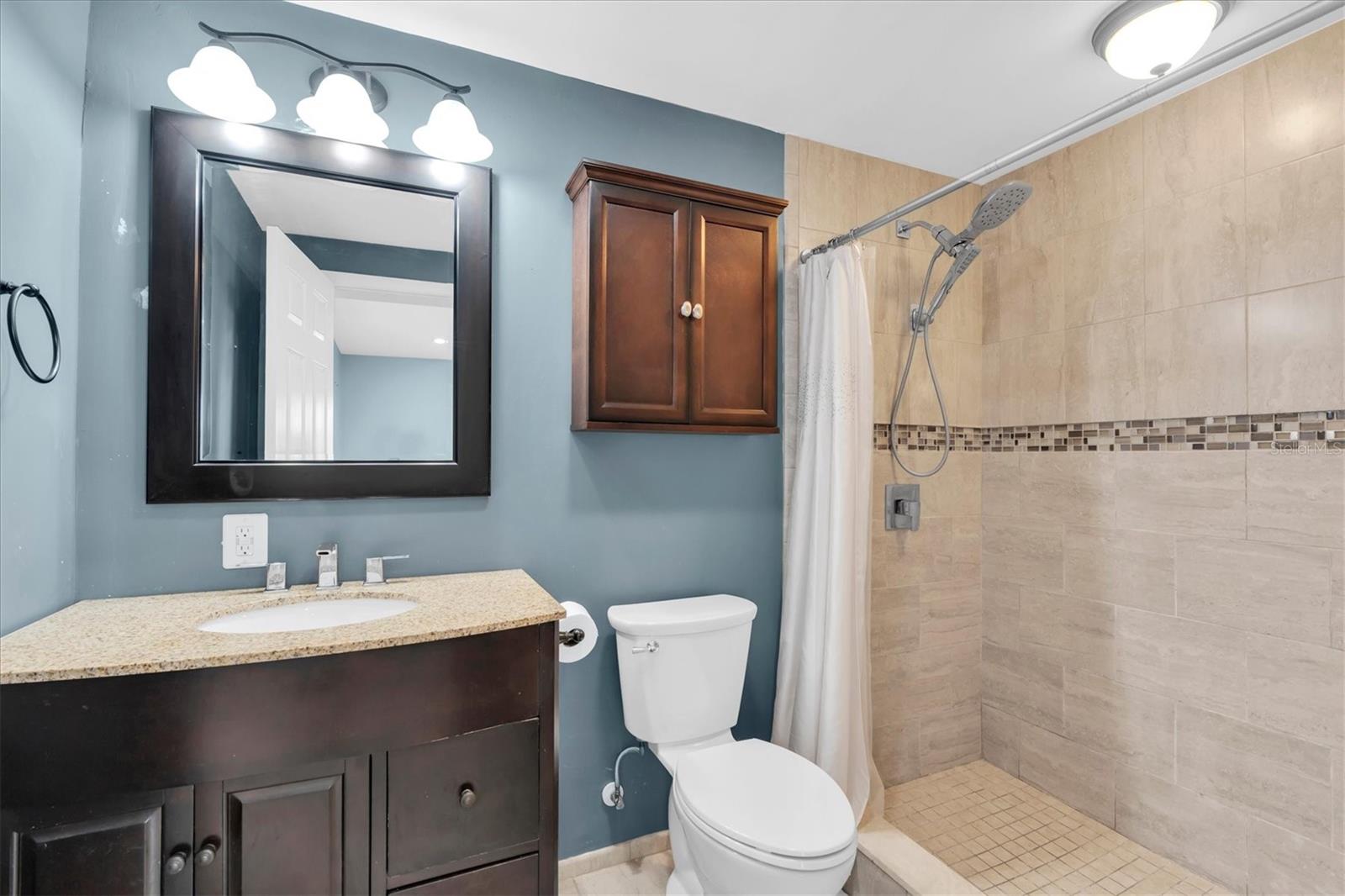 Primary en suite bathroom