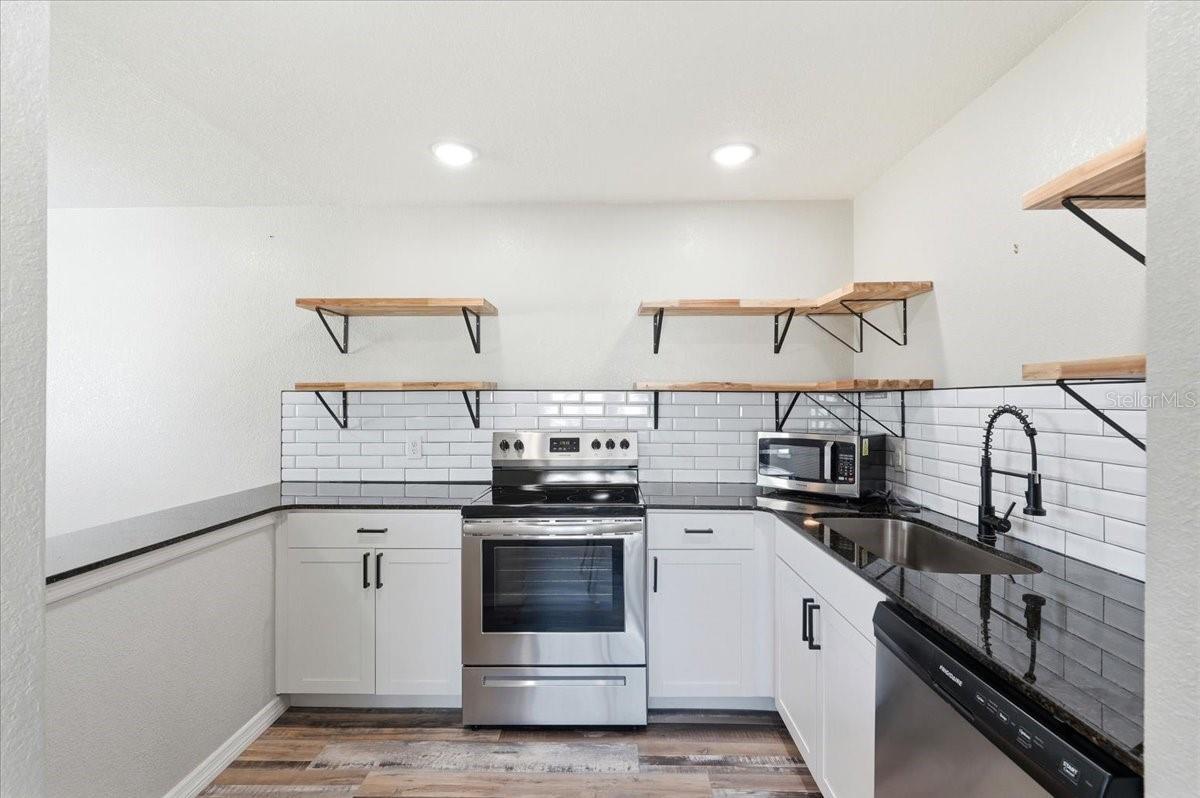 205 ANDOVER PL N #119, SUN CITY CENTER, FL, 33573