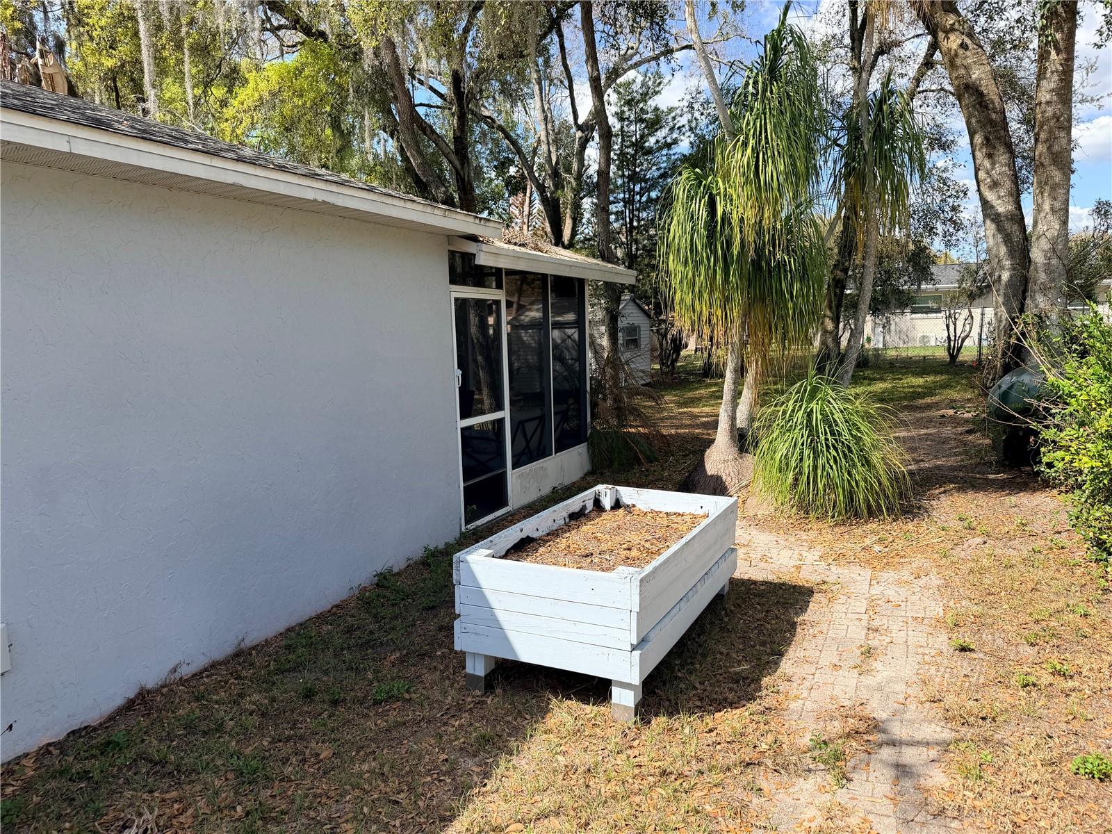 2010 1/2 VINE STREET, LEESBURG, FL, 34748