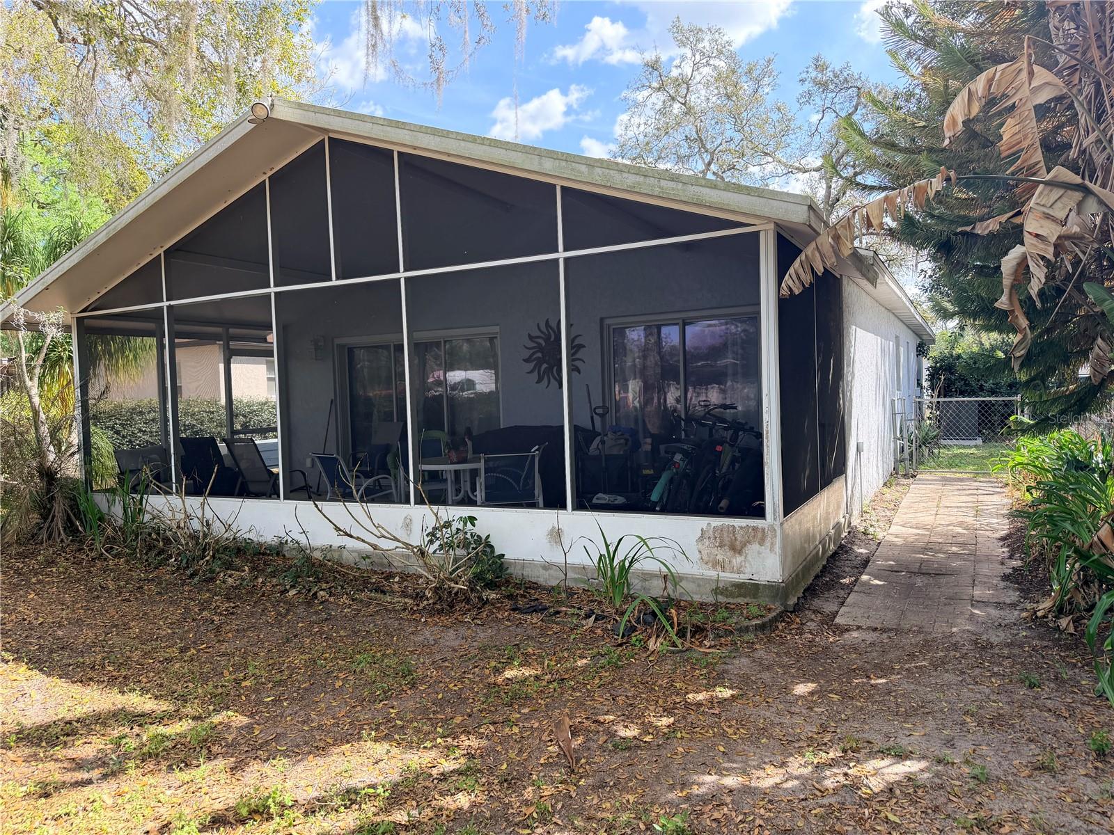 2010 1/2 VINE STREET, LEESBURG, FL, 34748