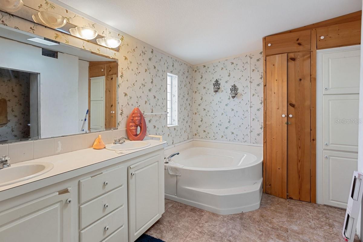 2008 COLSON RD, PLANT CITY, FL, 33567