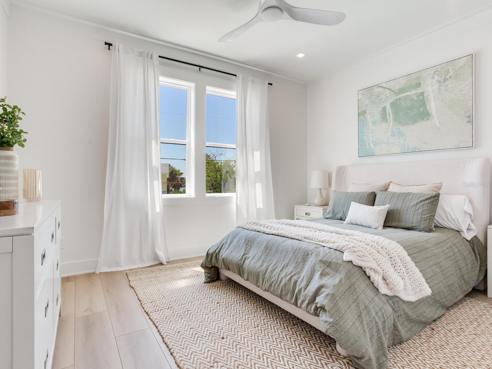17030 DOLPHIN DR, NORTH REDINGTON BEACH, FL, 33708