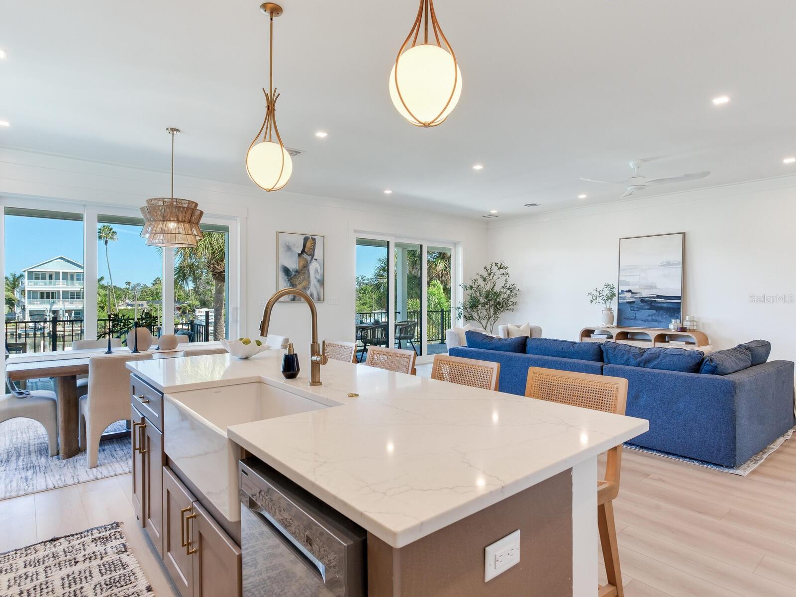 17030 DOLPHIN DR, NORTH REDINGTON BEACH, FL, 33708