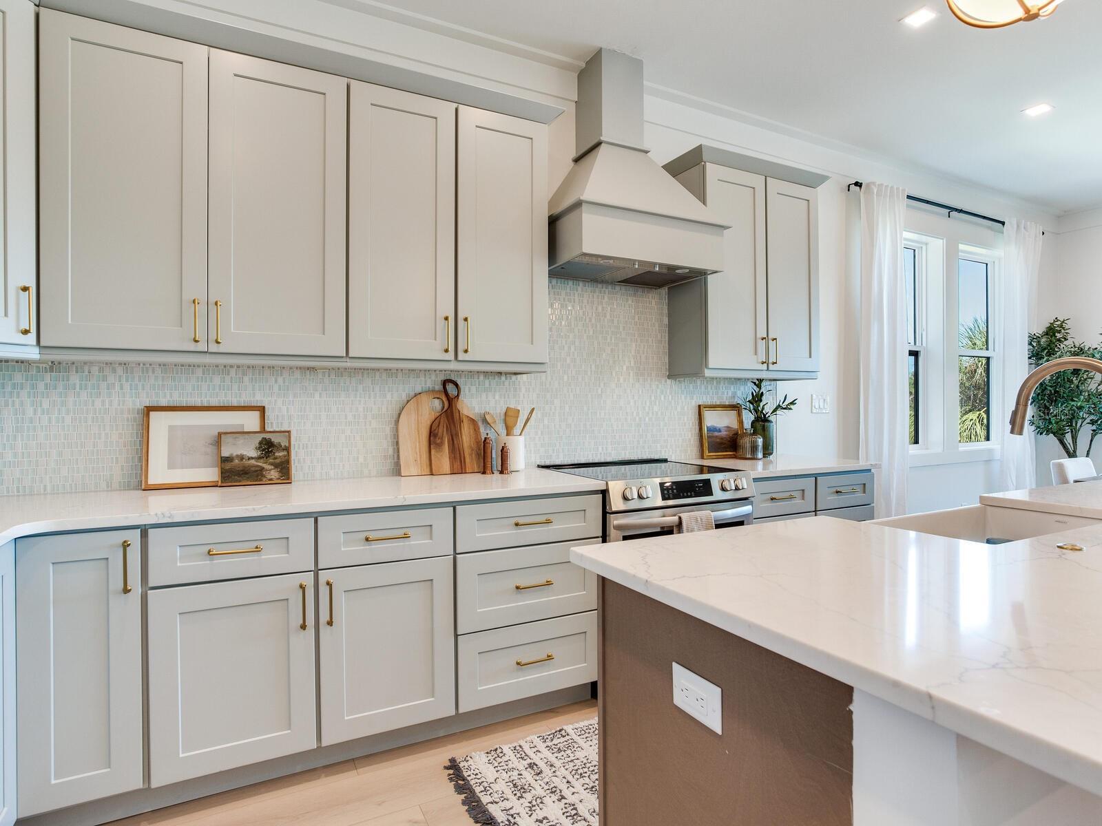 17030 DOLPHIN DR, NORTH REDINGTON BEACH, FL, 33708