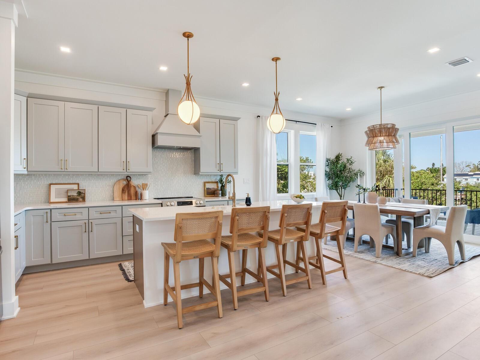 17030 DOLPHIN DR, NORTH REDINGTON BEACH, FL, 33708