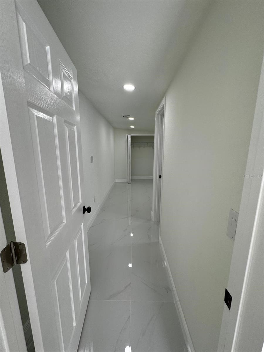 8702 FRIENDSHIP CT, TAMPA, FL, 33634