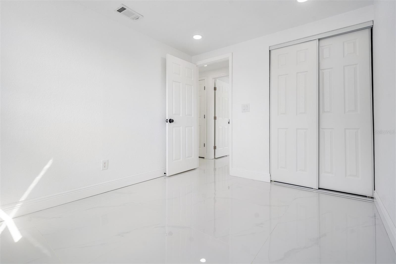 8702 FRIENDSHIP CT, TAMPA, FL, 33634