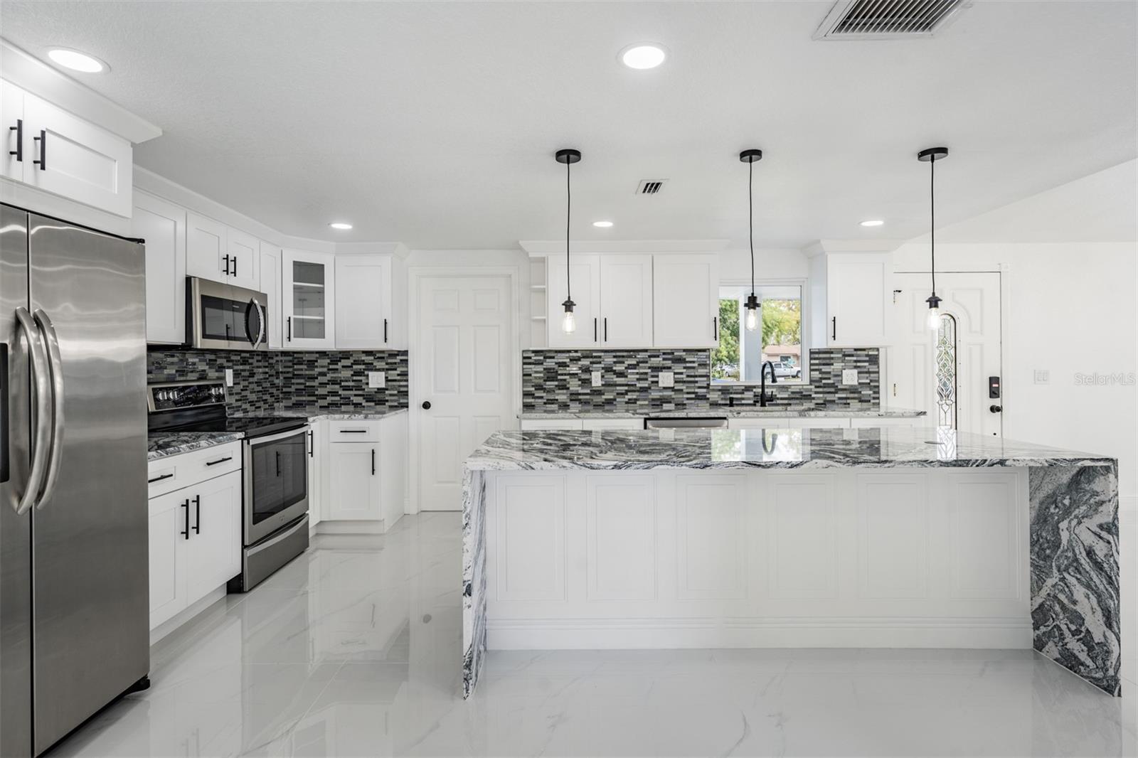 8702 FRIENDSHIP CT, TAMPA, FL, 33634