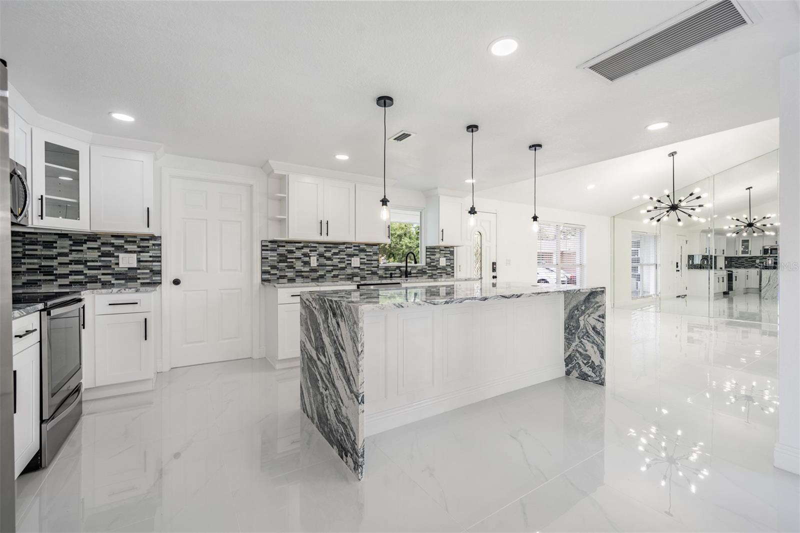 8702 FRIENDSHIP CT, TAMPA, FL, 33634