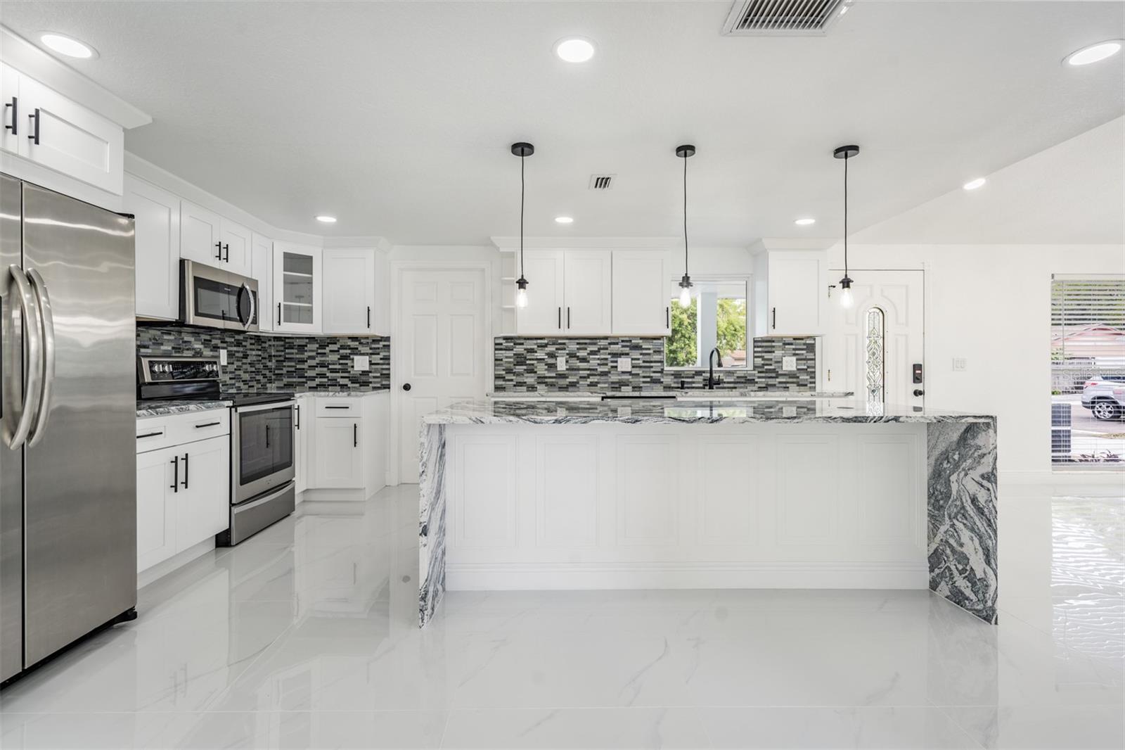 8702 FRIENDSHIP CT, TAMPA, FL, 33634