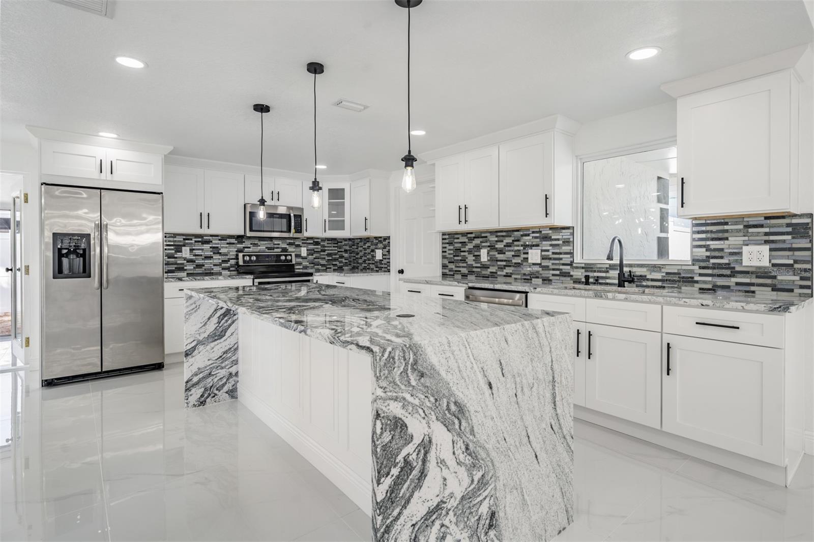 8702 FRIENDSHIP CT, TAMPA, FL, 33634